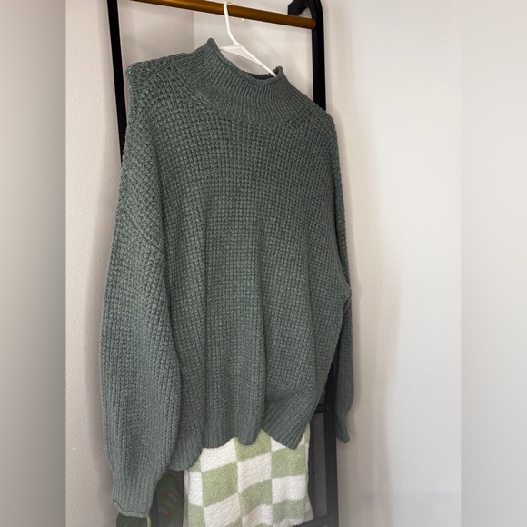 American Eagle Outfitters Green Turtleneck Sweater - Picture 2 of 6